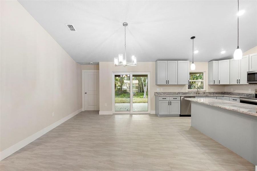 Spacious, unfurnished interior of a new home in , Deland (Image 23).