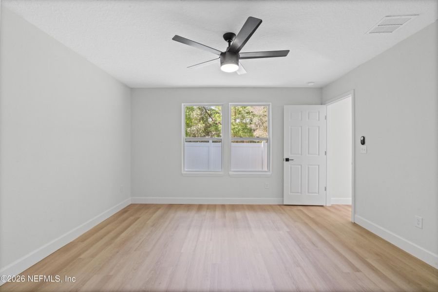 Spacious, unfurnished interior of a new home in , Jacksonville (Image 20).