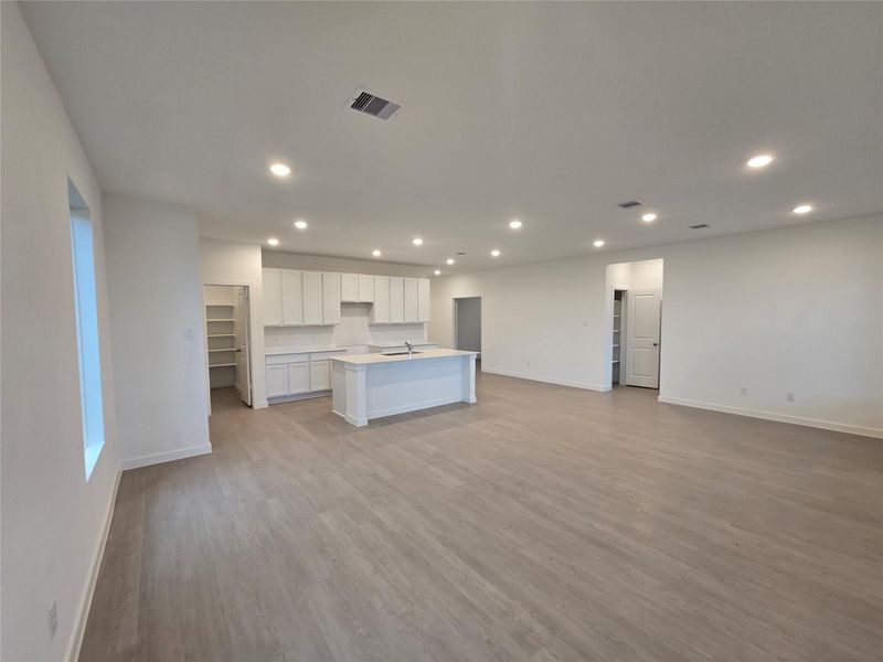 *Not actual home, picture representative of same floorplan*