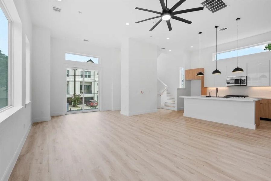 Spacious, unfurnished interior of a new home in , Houston (Image 8).