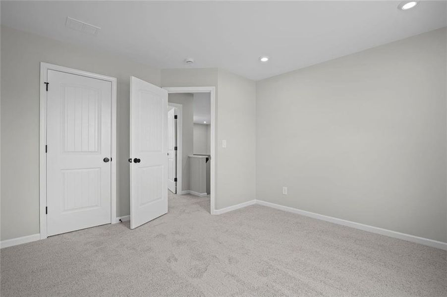 Spacious, unfurnished interior of a new home in Three Rivers, Rome (Image 33).