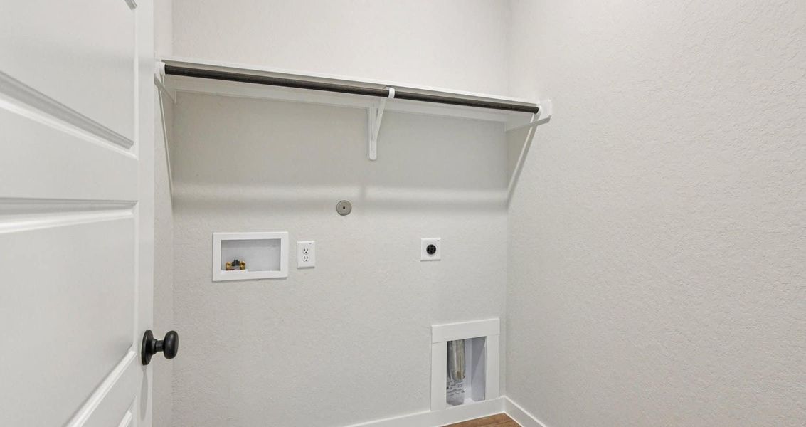 Spacious, unfurnished interior of a new home in Meyer Ranch, New Braunfels (Image 17).