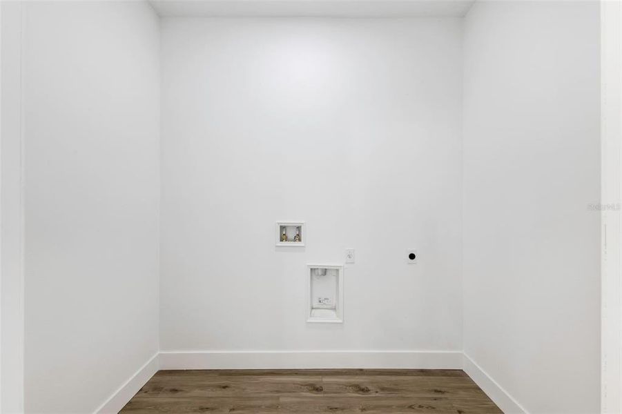 Spacious, unfurnished interior of a new home in , Hudson (Image 57).