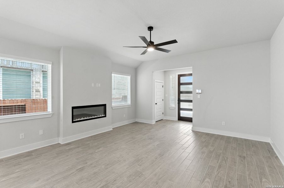 Spacious, unfurnished interior of a new home in Stillwater Ranch, San Antonio (Image 12).