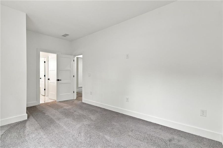 Spacious, unfurnished interior of a new home in , Jasper (Image 22).