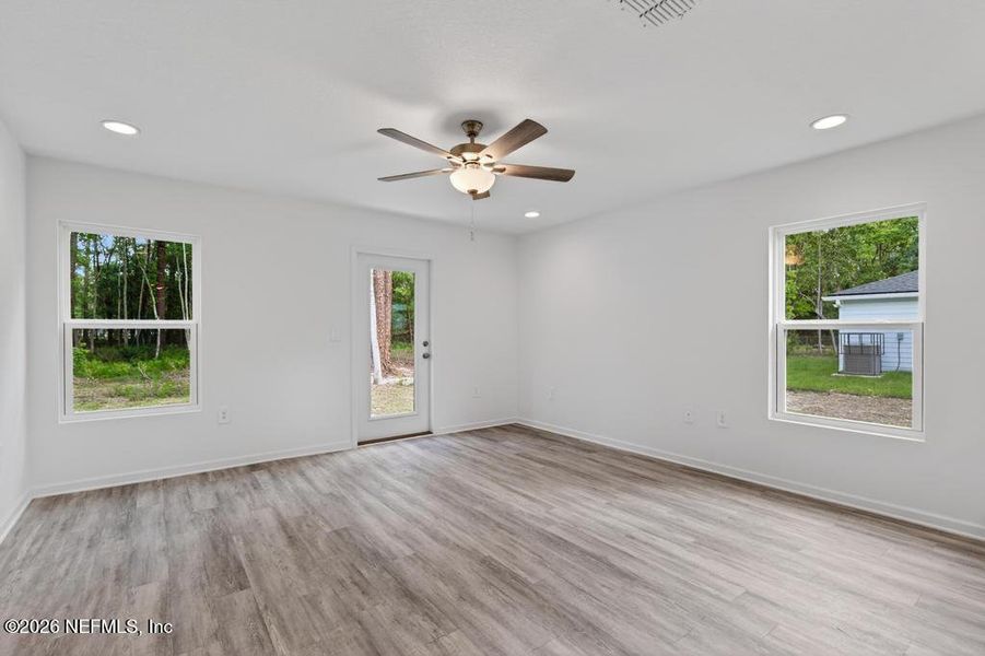 Spacious, unfurnished interior of a new home in , Jacksonville (Image 41).