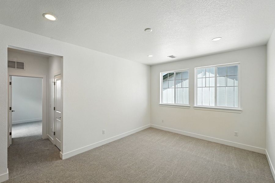 Spacious, unfurnished interior of a new home in Macanta, Castle Rock (Image 27).