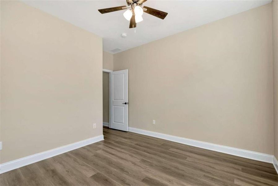 Spacious, unfurnished interior of a new home in , Jefferson (Image 33).