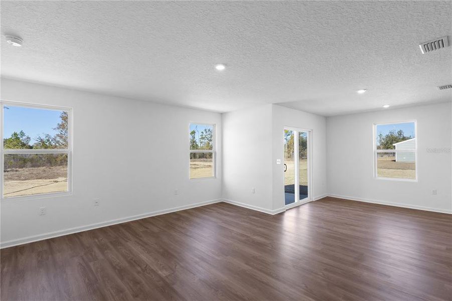 Spacious, unfurnished interior of a new home in Baywood Hills, Alachua (Image 13).
