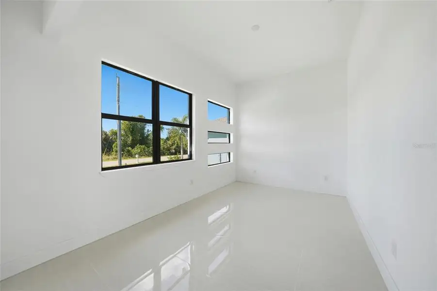 Spacious, unfurnished interior of a new home in , Port Charlotte (Image 37).