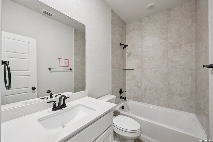 Furnished interior view inside a new home in Meyer Ranch, New Braunfels (Image 8).