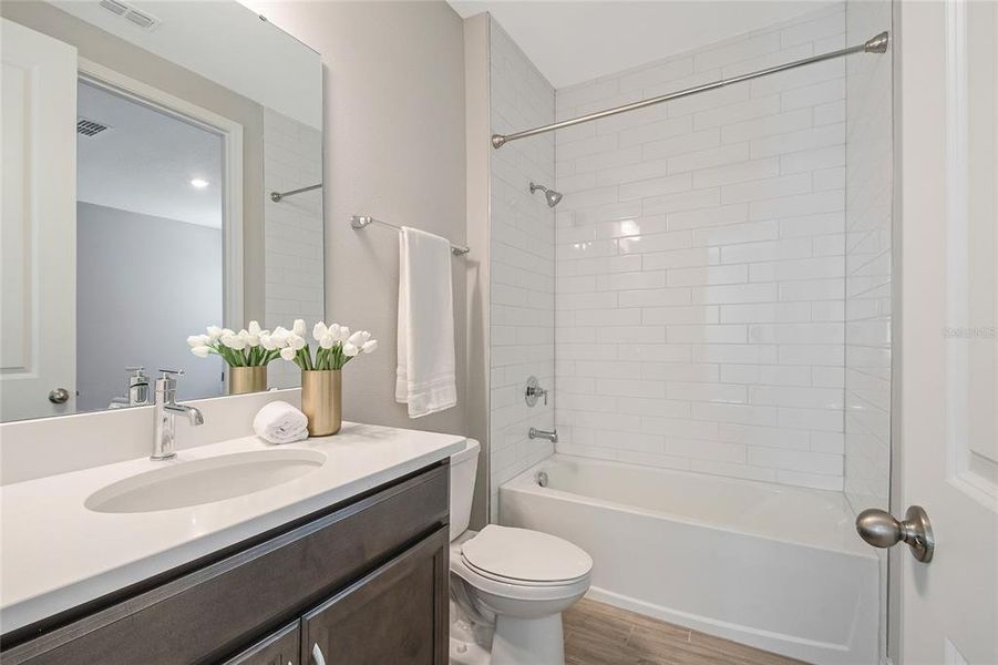 Furnished interior view inside a new home in , Orlando (Image 53).