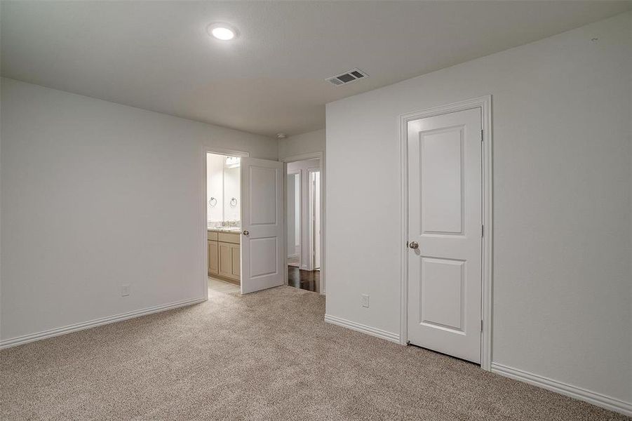 Spacious, unfurnished interior of a new home in , Joshua (Image 15).
