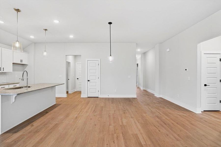 Spacious, unfurnished interior of a new home in The Fairways at Mirror Lake, Villa Rica (Image 24).