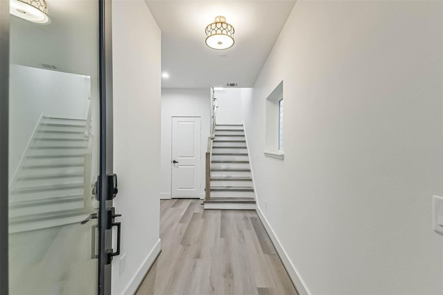 Spacious, unfurnished interior of a new home in , Houston (Image 17).