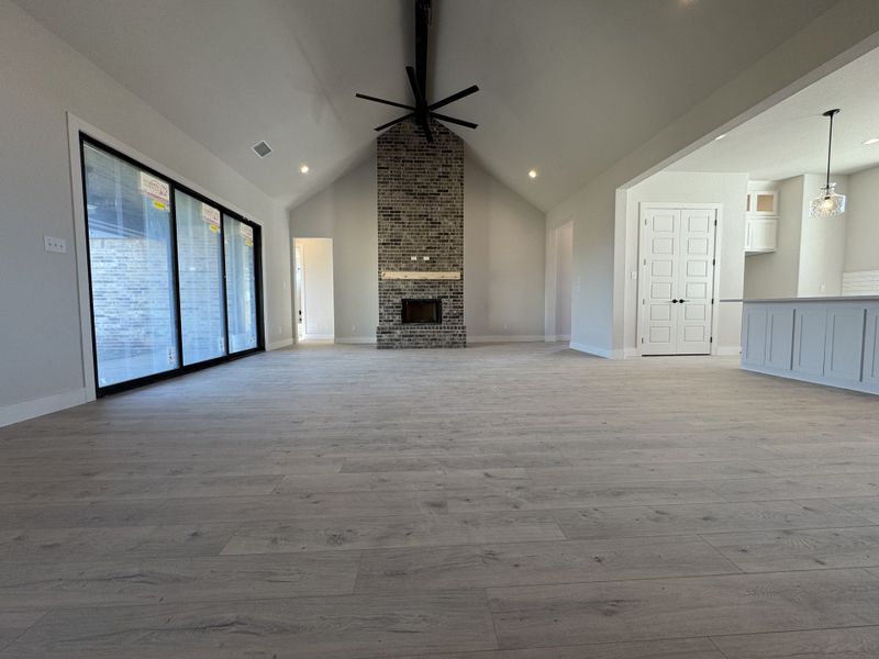 Spacious, unfurnished interior of a new home in Coyote Crossing, Godley (Image 7).