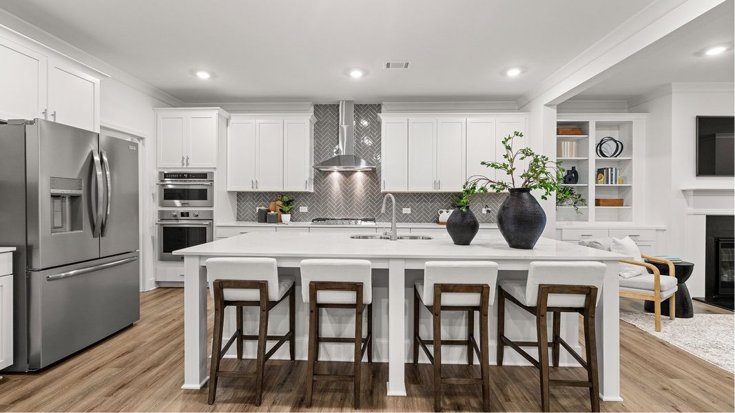 7932 Crestwood Kitchen 1of3 F1 091025