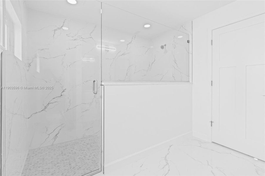 Spacious, unfurnished interior of a new home in , Lehigh Acres (Image 37).