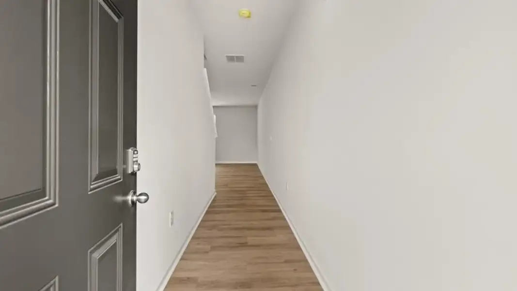 Spacious, unfurnished interior of a new home in , Gainesville (Image 11).