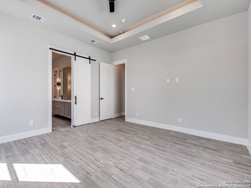 Spacious, unfurnished interior of a new home in , San Antonio (Image 24).