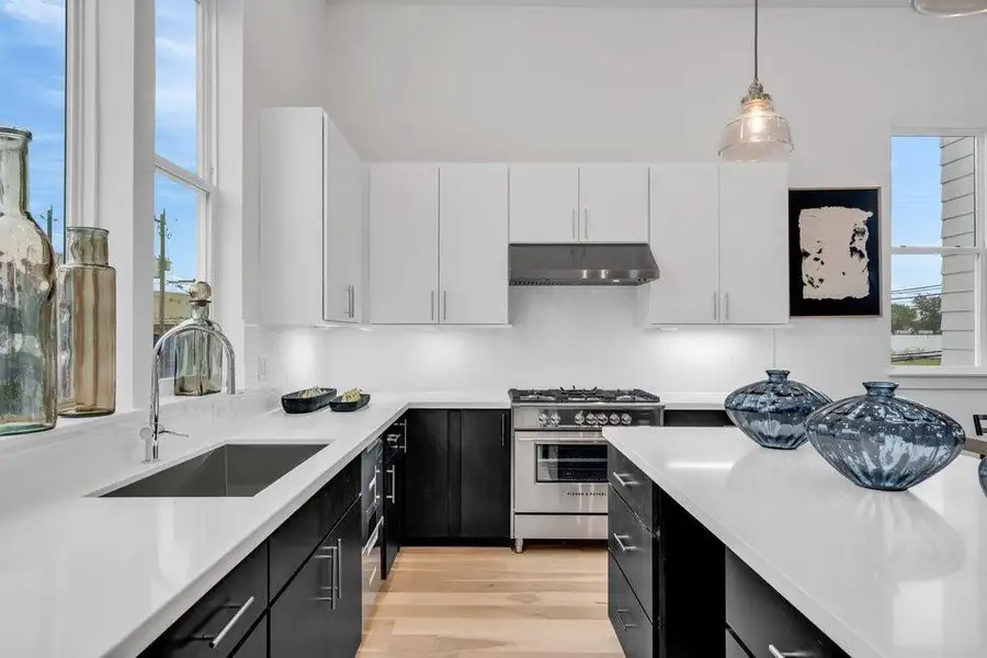Similar kitchen & finishes Similar kitchen & finishes