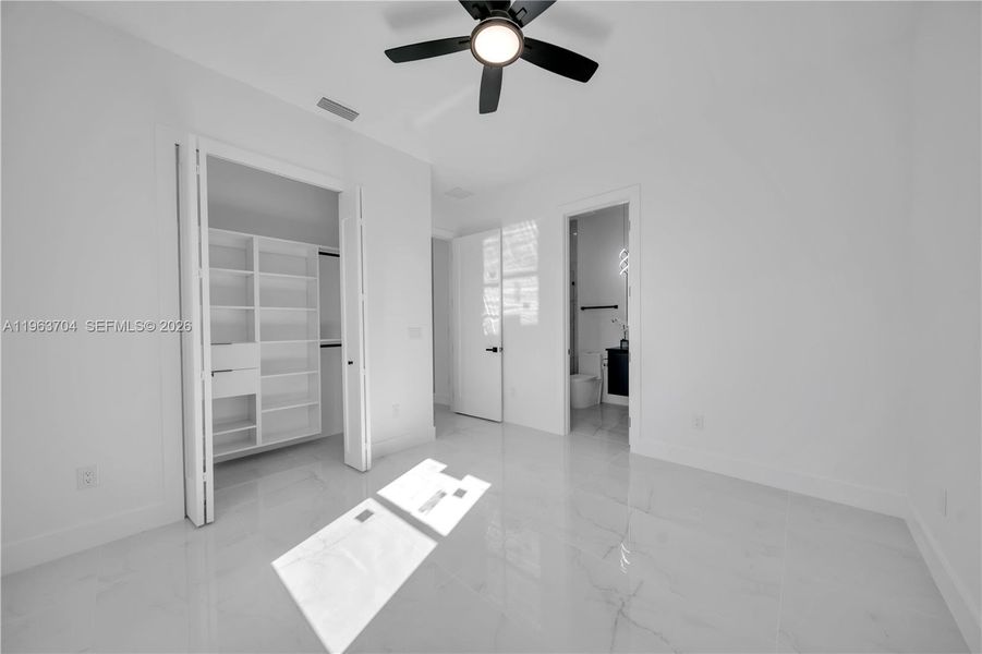 Spacious, unfurnished interior of a new home in , Cape Coral (Image 30).
