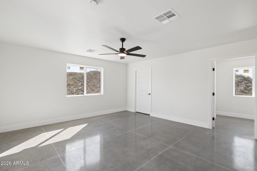 46-web-or-mls-46210-n-36th-ave