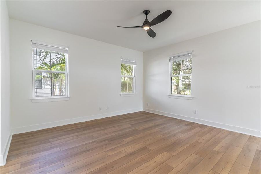 Spacious, unfurnished interior of a new home in , Orlando (Image 8).