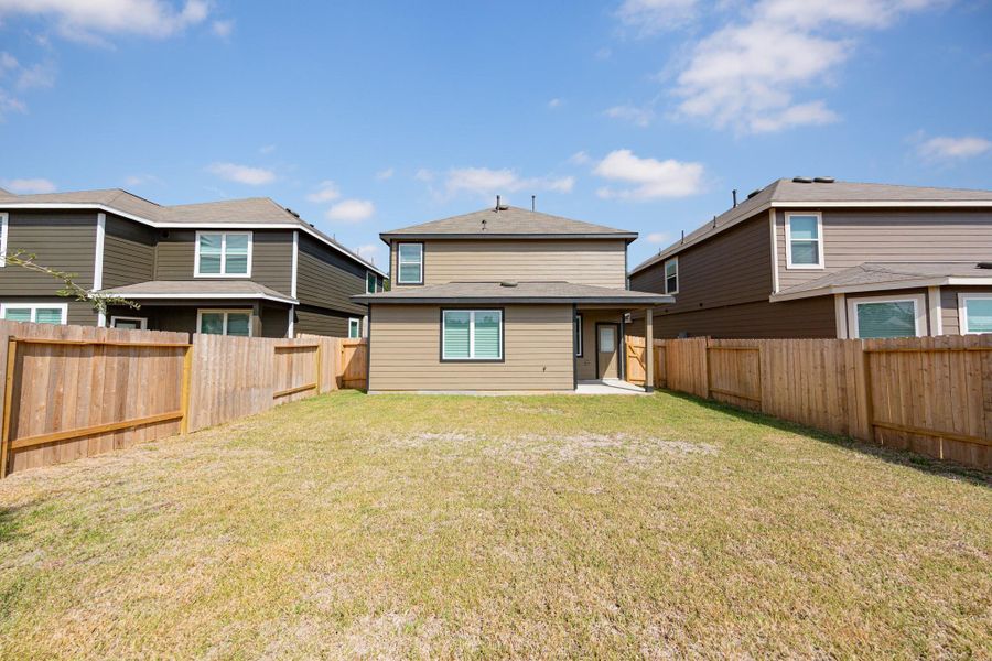 Exterior details and patio area of a home in Mackenzie Creek, Conroe (Image 3). Exterior details and patio area of a home in Mackenzie Creek, Conroe (Image 3).