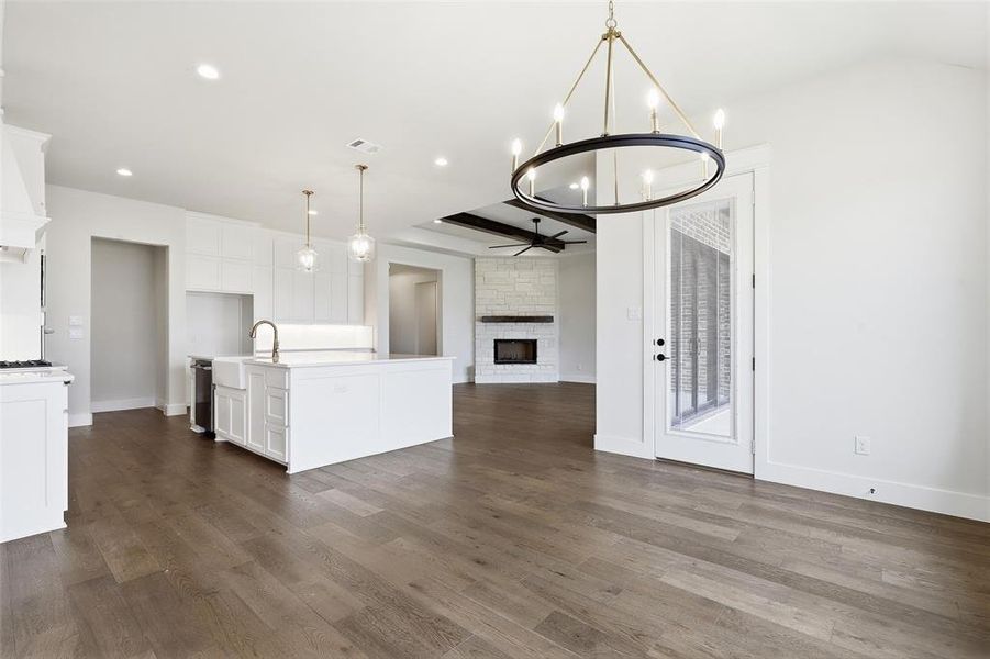 Spacious, unfurnished interior of a new home in Aledo Heights - Aledo ISD, Aledo (Image 23).