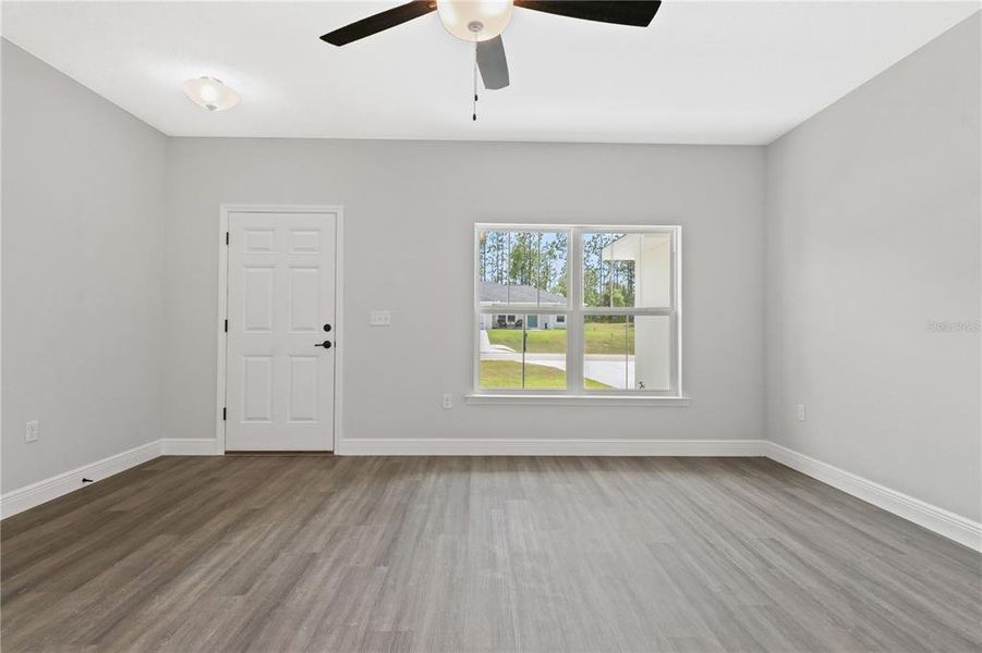 Spacious, unfurnished interior of a new home in , Ocala (Image 27).