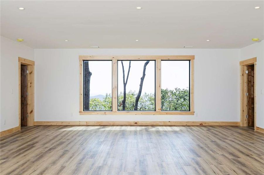 Spacious, unfurnished interior of a new home in , Jasper (Image 15).