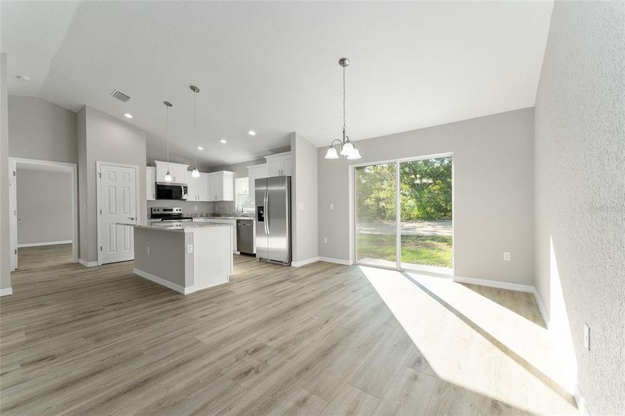 Spacious, unfurnished interior of a new home in , Ocala (Image 27).