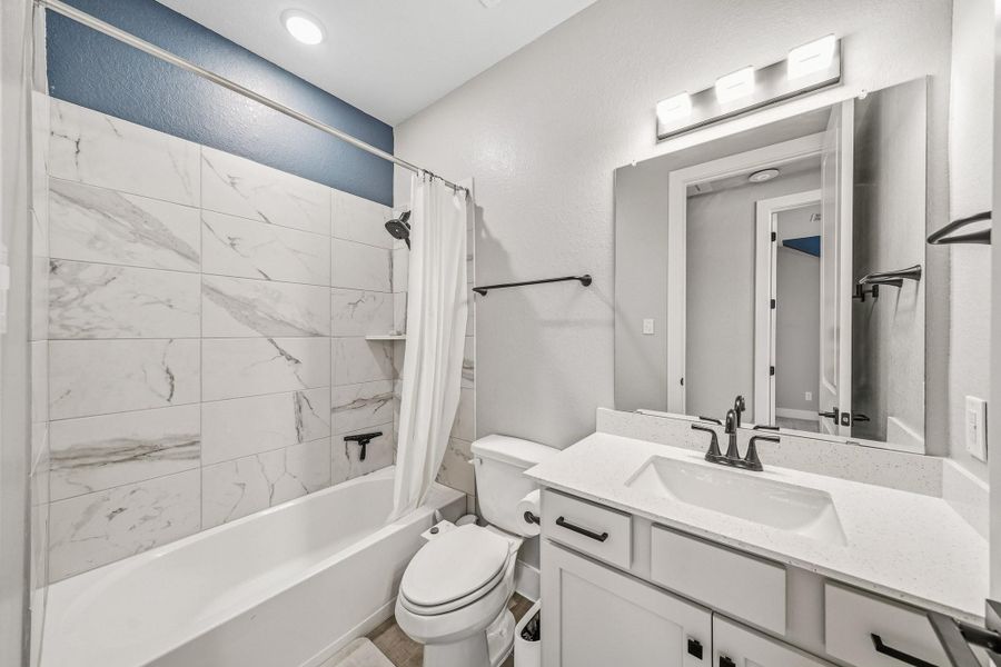 Furnished interior view inside a new home in Meridiana 40', 65', Iowa Colony (Image 6).