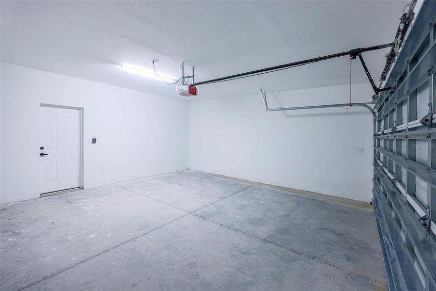 Spacious, unfurnished interior of a new home in On Villa Pass, Mascotte (Image 20). Spacious, unfurnished interior of a new home in On Villa Pass, Mascotte (Image 20).