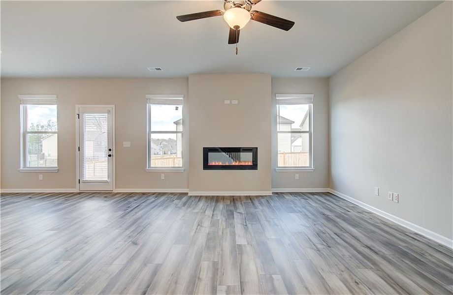 Spacious, unfurnished interior of a new home in Berkeley Lakes, Locust Grove (Image 24).