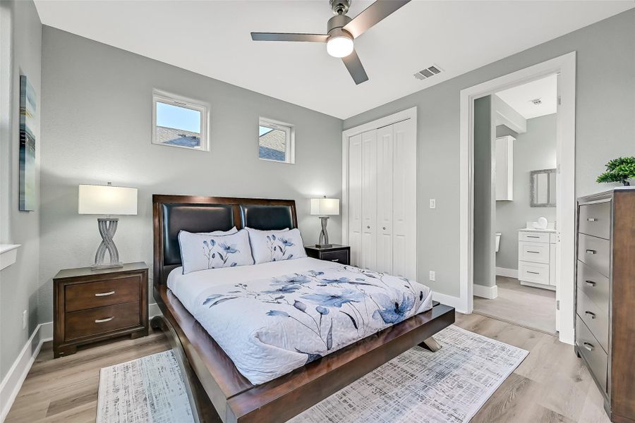 Furnished interior view inside a new home in , Galveston (Image 25).