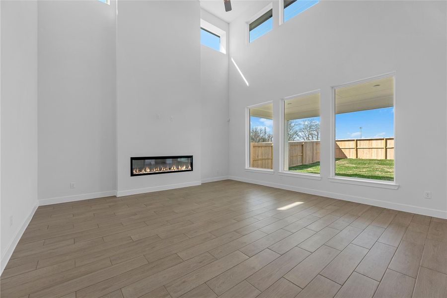 Representative image. Features, selections and colors may vary.