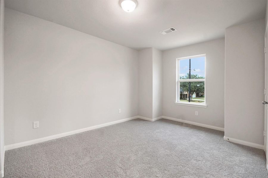 Spacious, unfurnished interior of a new home in , Bay City (Image 10).