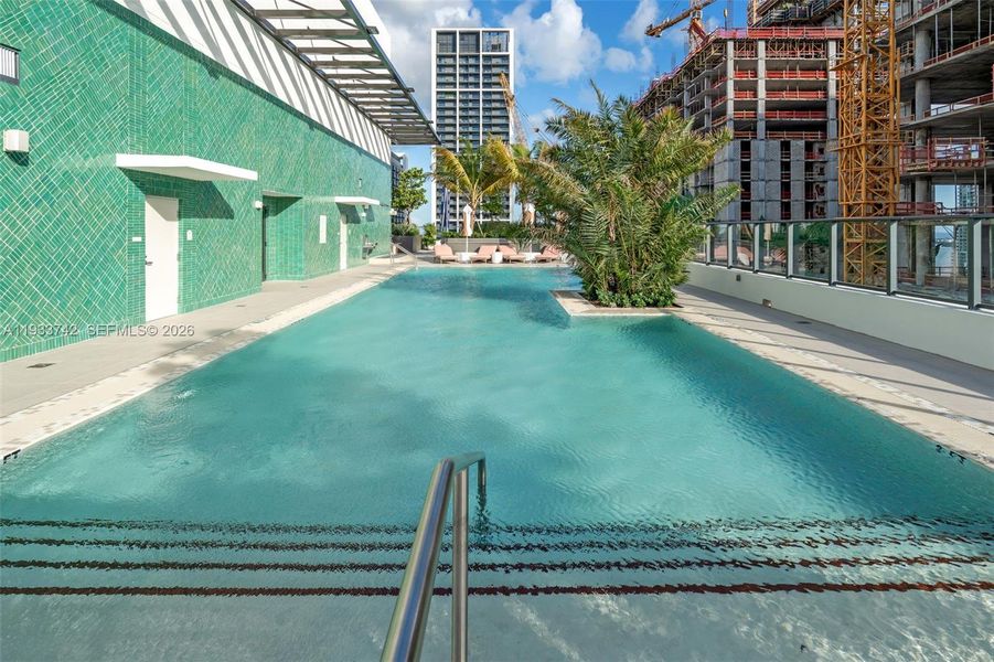 Condo located in Miami, FL showcasing its design and architecture (Image 14).