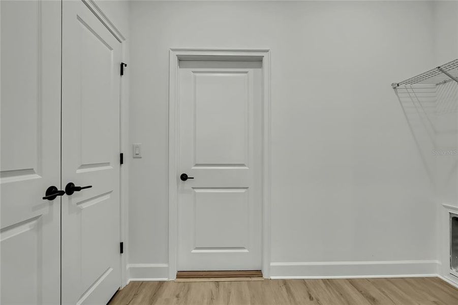 Spacious, unfurnished interior of a new home in , Weeki Wachee (Image 49).