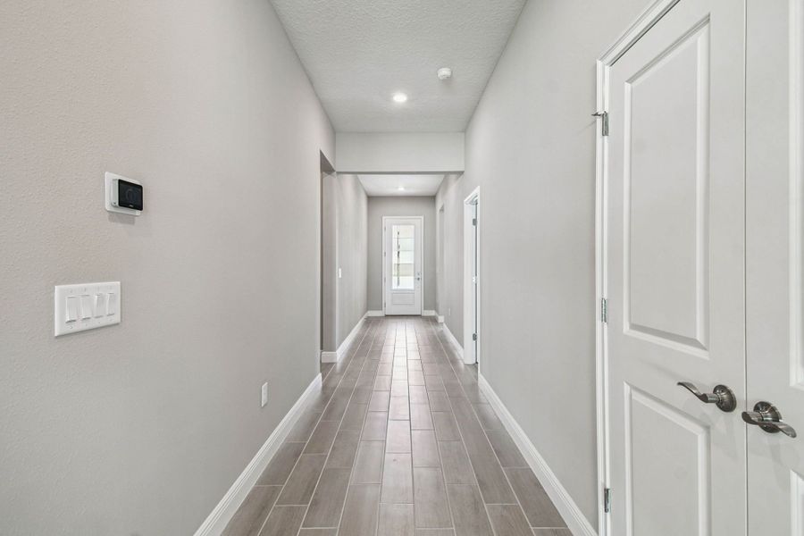 Spacious, unfurnished interior of a new home in Pinecone Reserve, Brooksville (Image 41).
