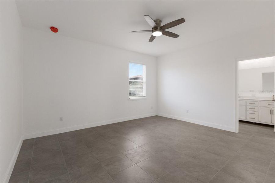 Spacious, unfurnished interior of a new home in , Bradenton (Image 17).