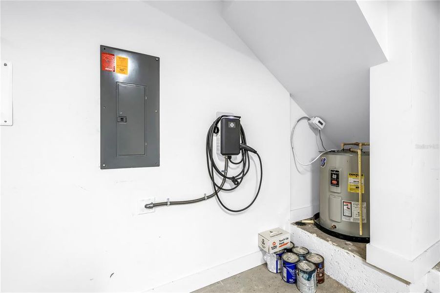 Image 47 of a home in East Oak Townhomes.