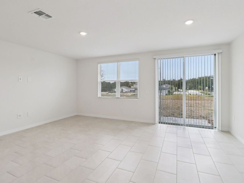 Spacious, unfurnished interior of a new home in The Reserve at Hammock Oaks Townes, Lady Lake (Image 8).