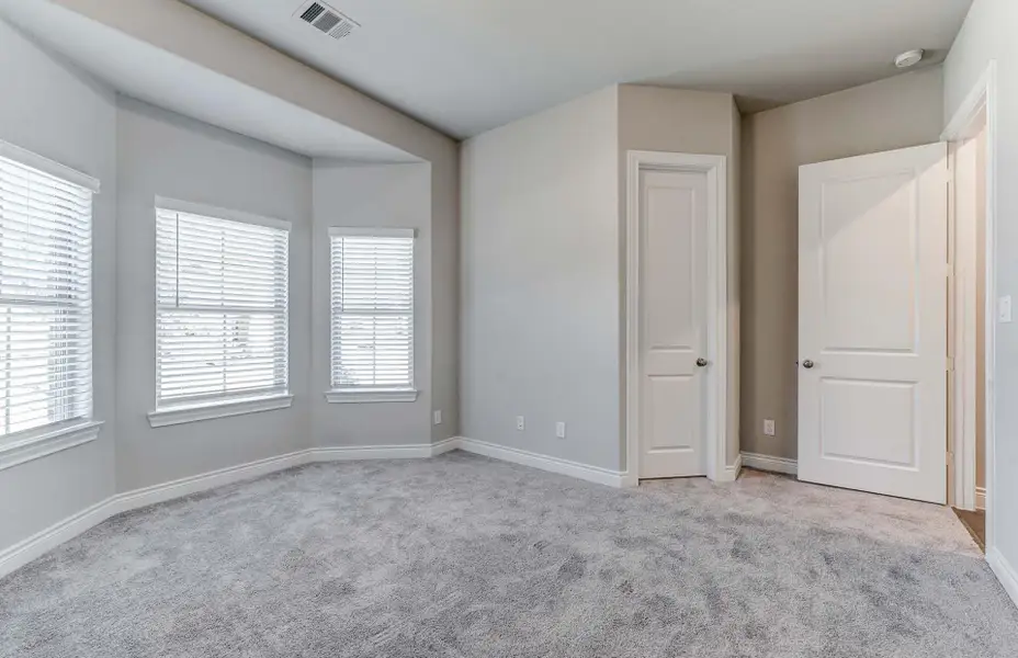 Representative unfurnished interior of a home built from the 3798 by Ravenna Homes in The Woodlands Hills 65′, Willis (Image 43).