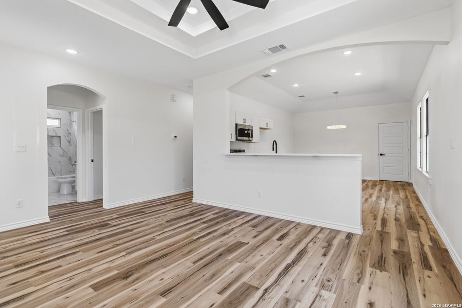 Spacious, unfurnished interior of a new home in , San Antonio (Image 15).