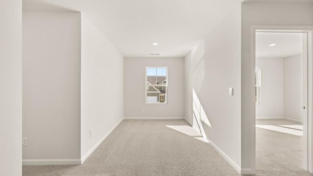Spacious, unfurnished interior of a new home in Fairway 17 at Mirror Lake, Villa Rica (Image 19).