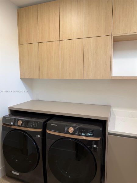 Close-up of interior finishes inside a home in , Fort Lauderdale (Image 21).