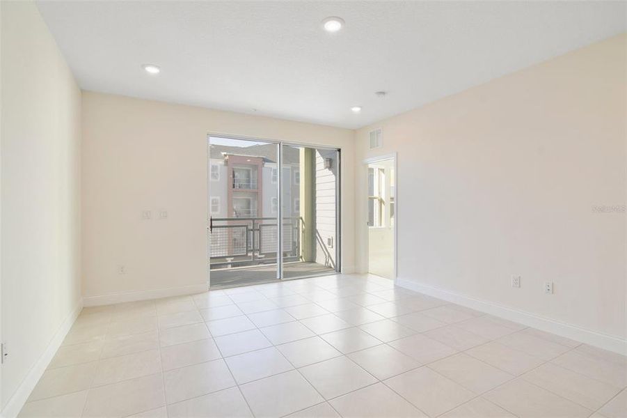 Spacious, unfurnished interior of a new home in Gatherings® of Lake Nona, Orlando (Image 13).